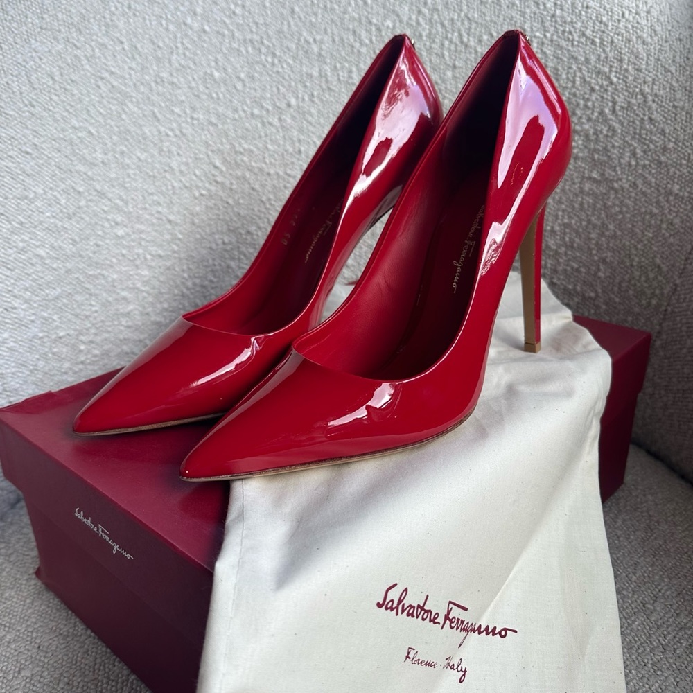 SALVATORE FERRAGAMO Red Patent leather Pump. Size 11B NEW